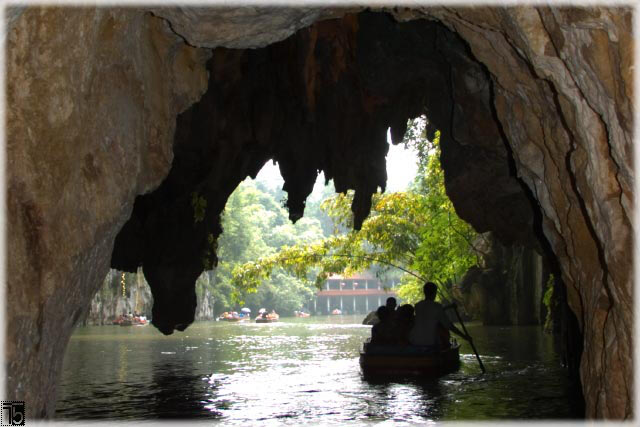 Blick von der Drachenhöhle auf den See